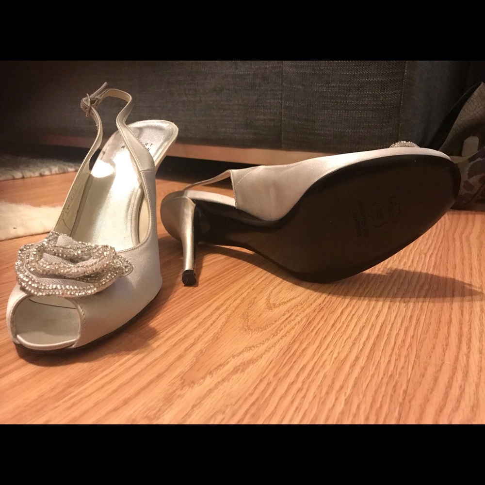 Stuart Weitzman Short Heel - image 1